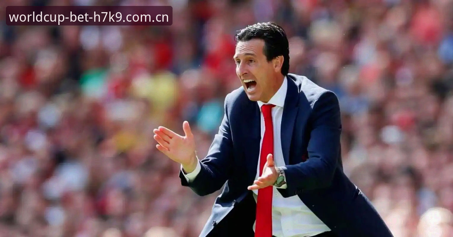 欧联杯决赛vs弗赖堡：维拉3-0完胜夺冠，埃梅里创纪录